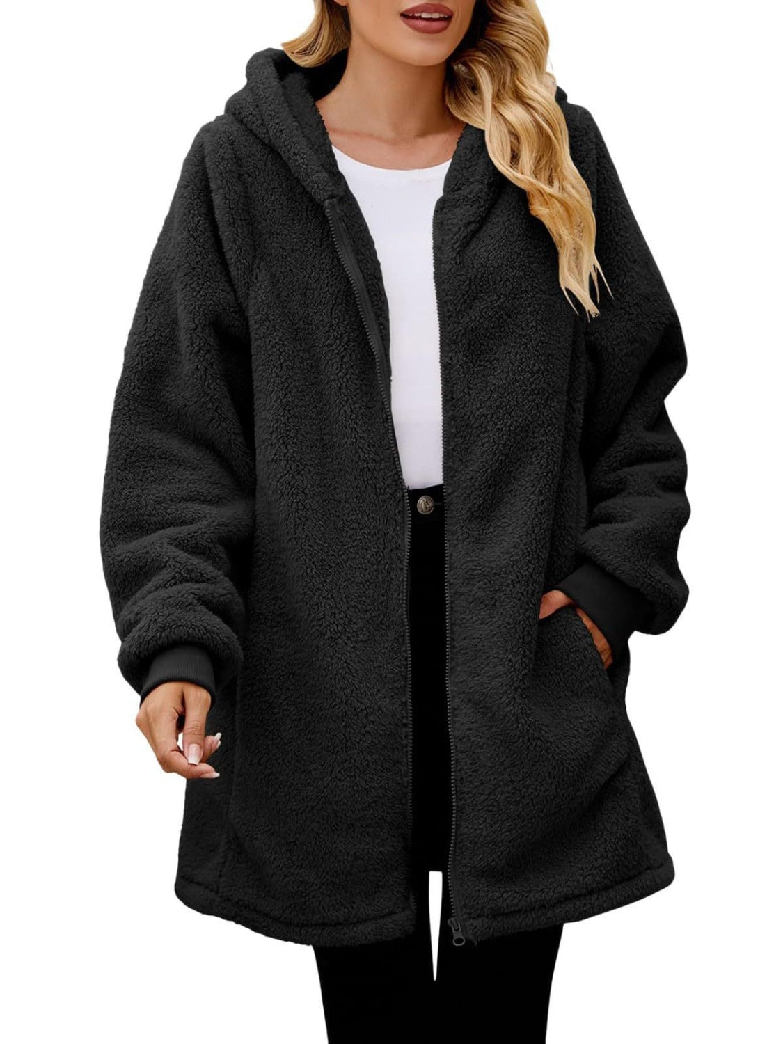Chaqueta con capucha, manga larga y cremallera, con bolsillos afelpados
