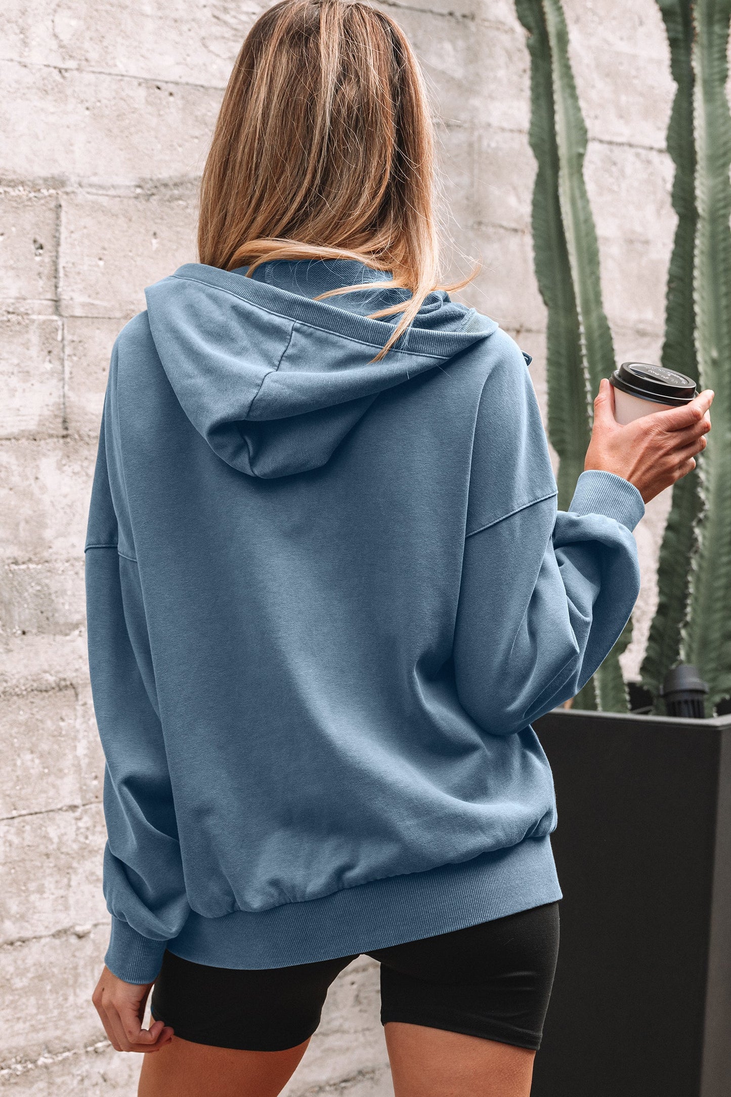 Sudadera con capucha holgada de lavado mineral con medio cierre y bolsillo canguro, negra