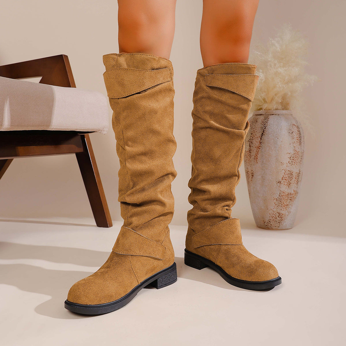 Botas vaqueras occidentales de fondo plano plisado con hebilla de cinturón
