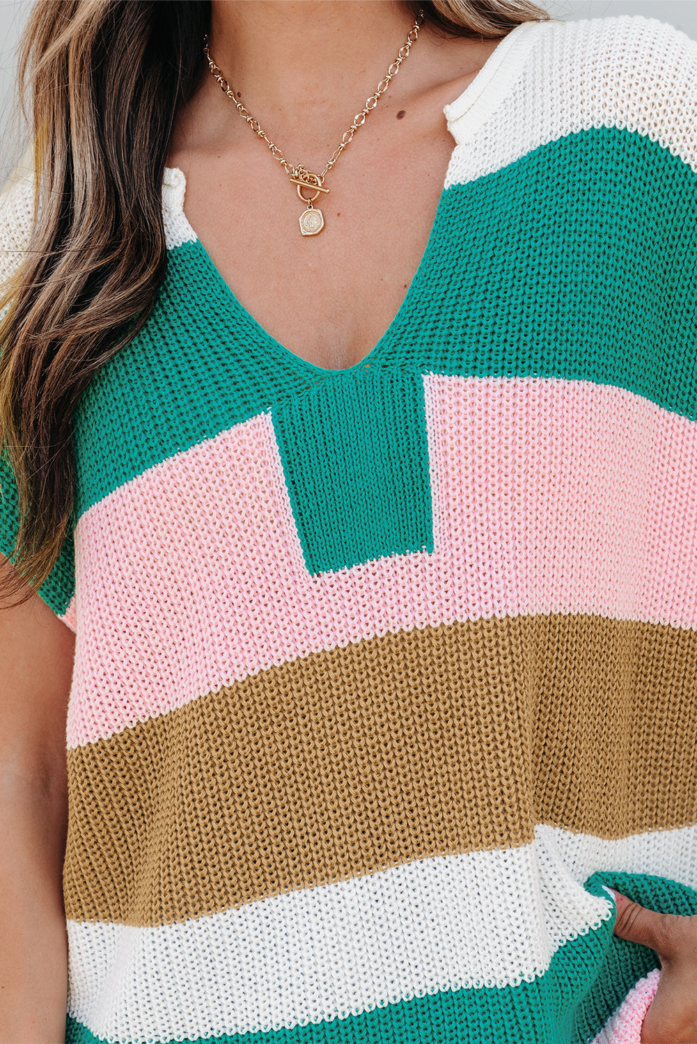 Camiseta de punto con cuello de pico y bloques de color multicolor