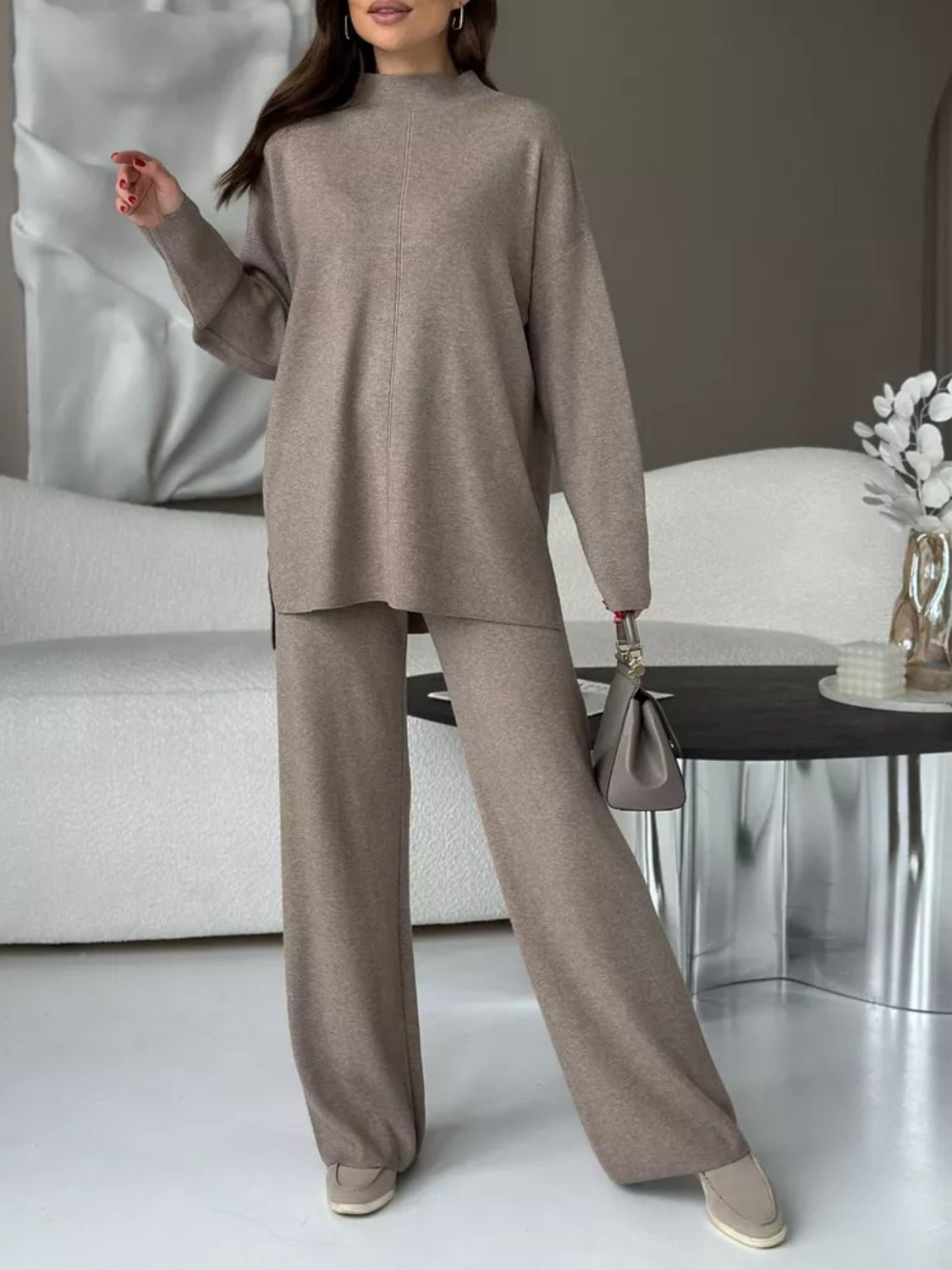 Conjunto de suéter de top de cuello simulado con aberturas y pantalón