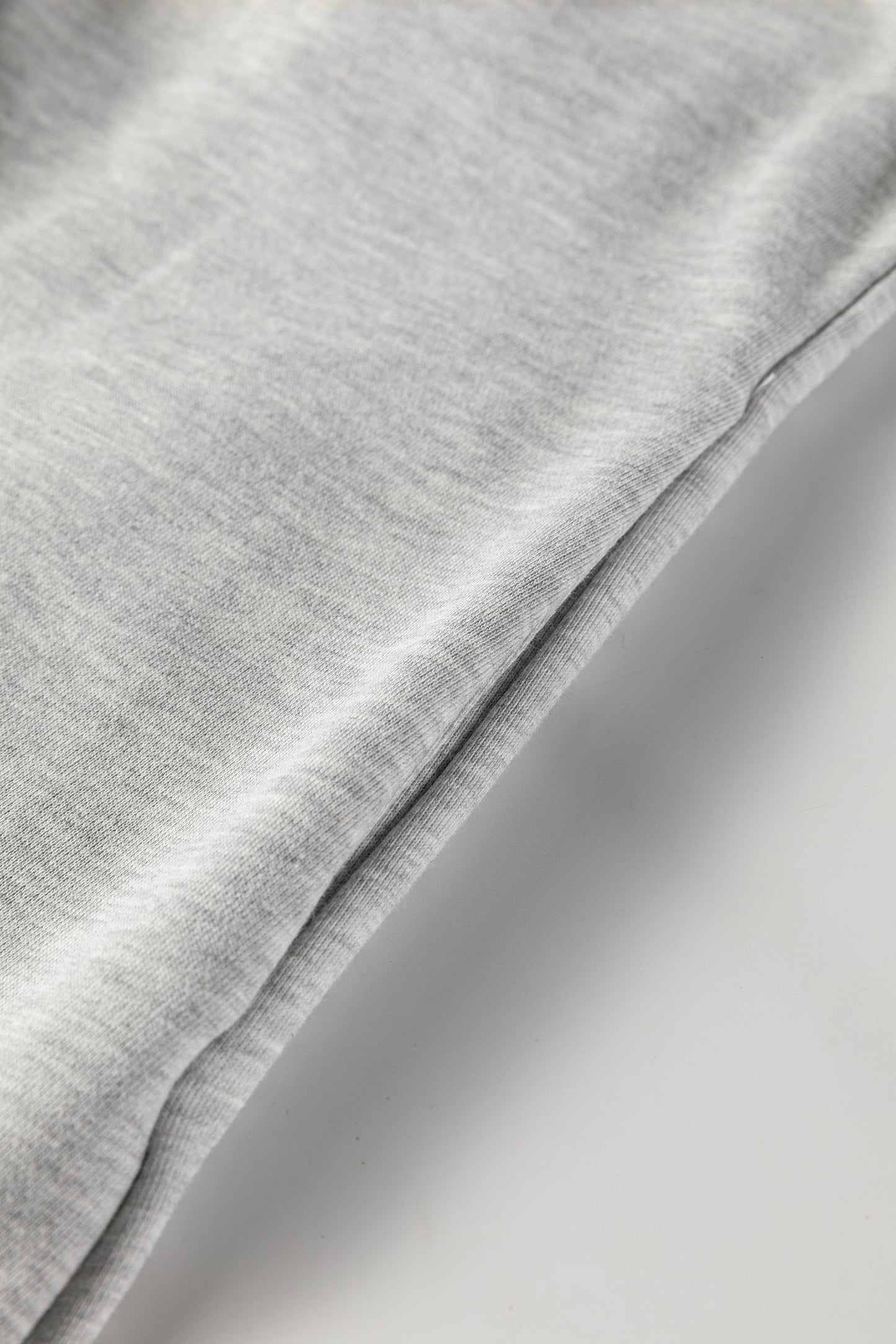 Vestido Camiseta Preppy de Manga Larga con Cuello en V y Ribete Rayado Gris Claro