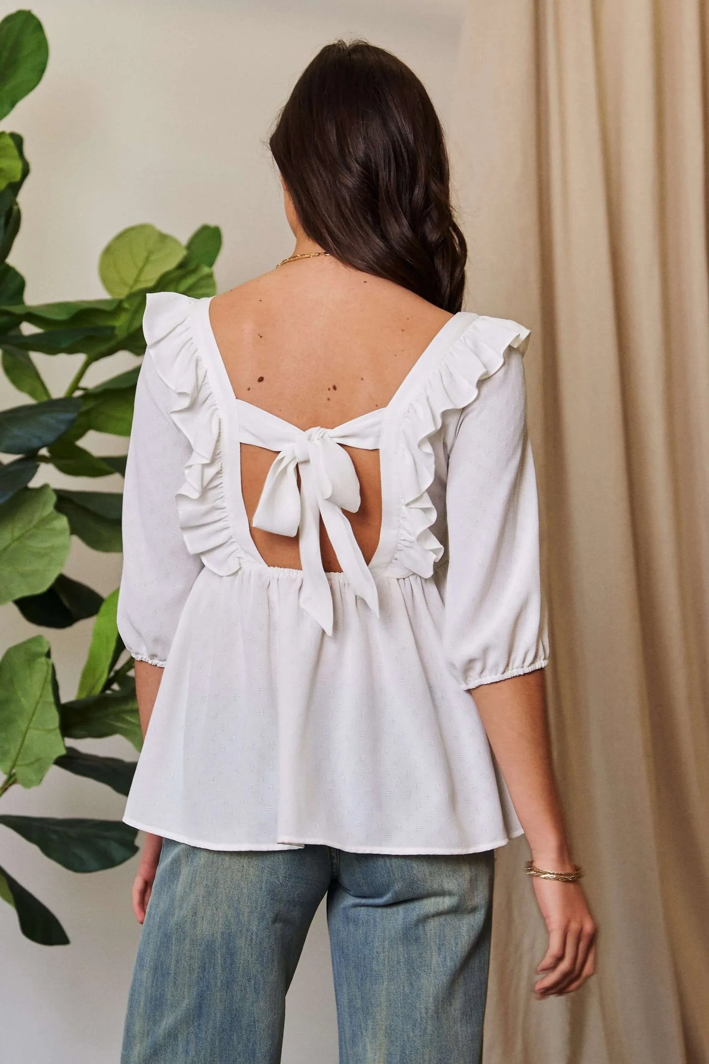Blusa Davi & Dani con bordado floral, textura y lazo en la espalda con volantes