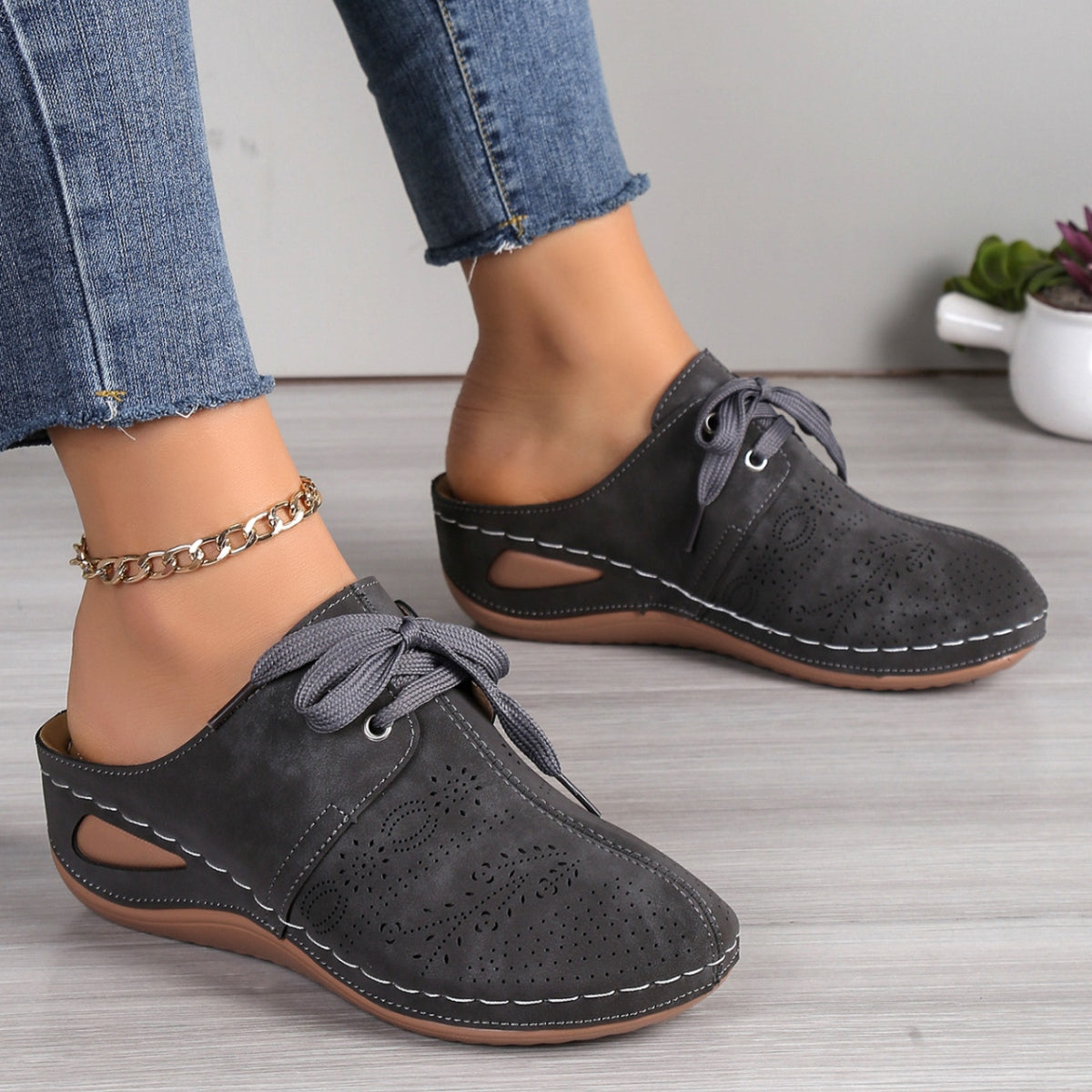 Sandalias de cuña con cordones y punta redonda