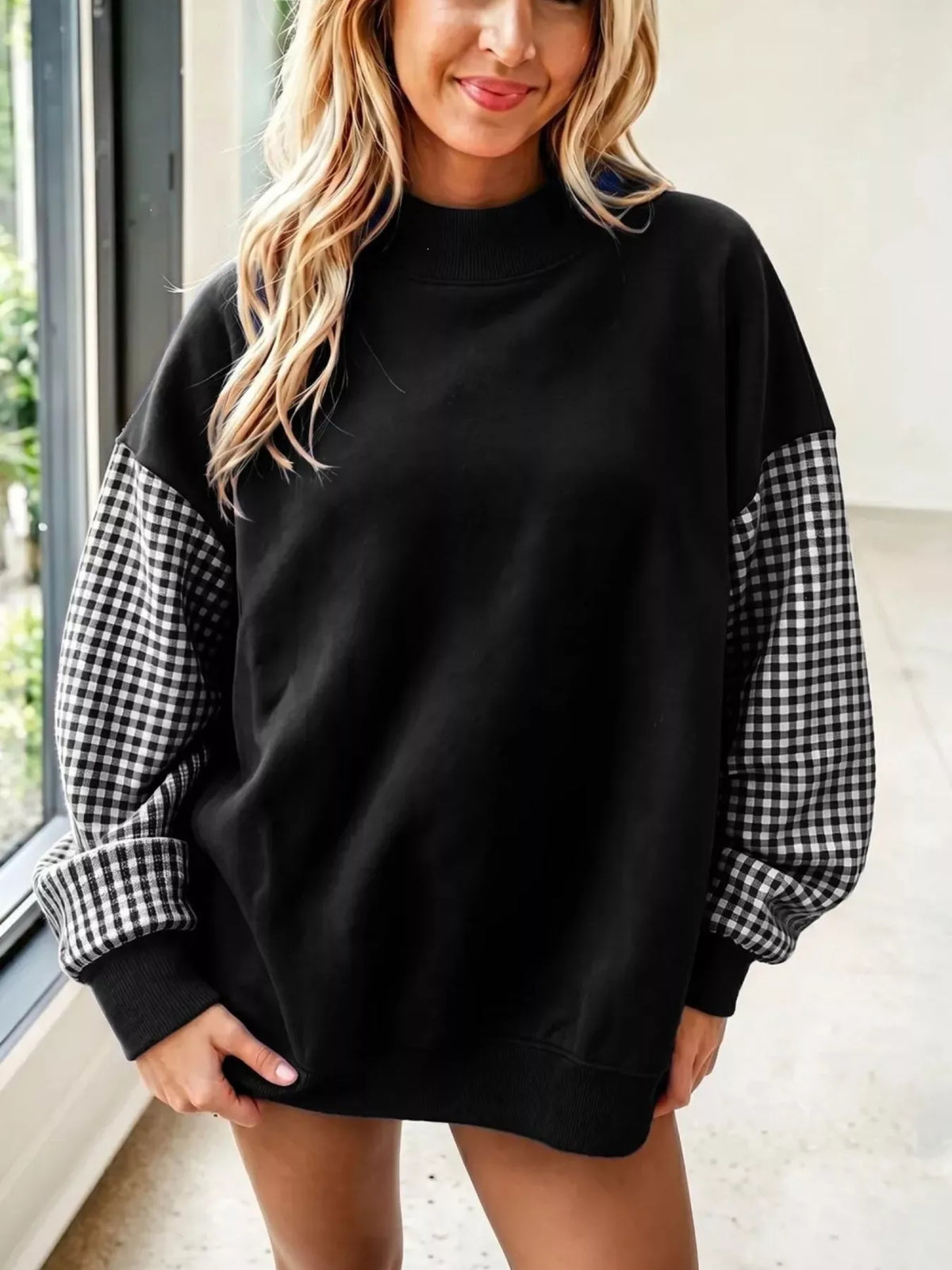 Gingham Sleeves Round Neck Sweatshirt