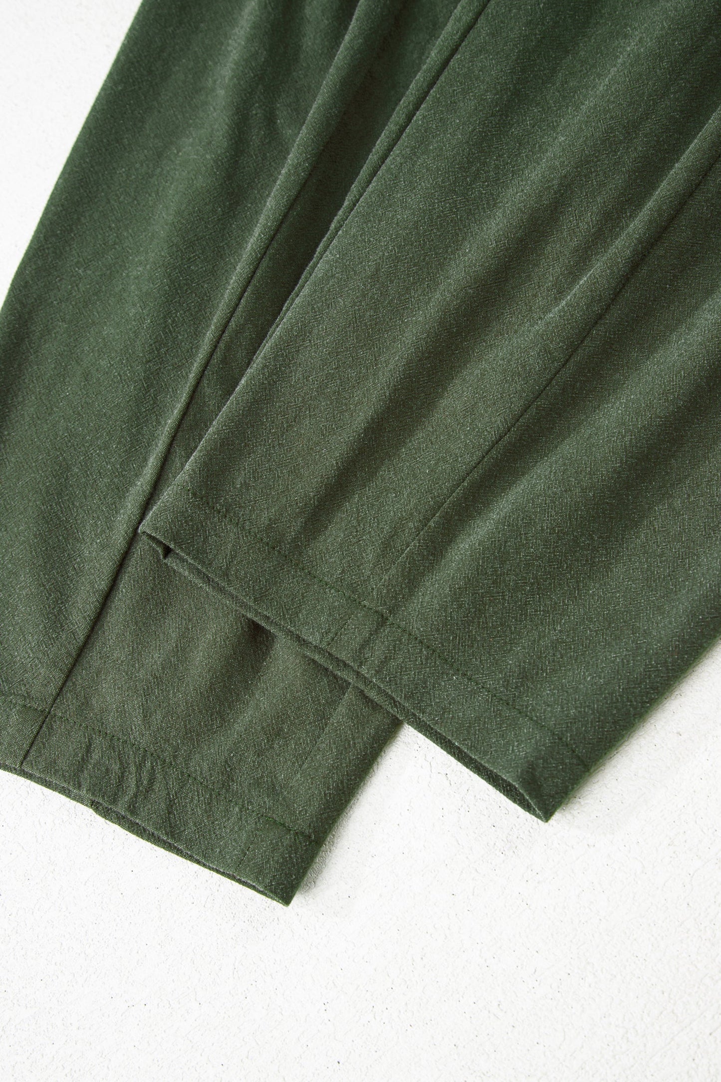 Pantalones casuales de pierna ancha con cintura elástica con cordón y bolsillos de parche en verde selva