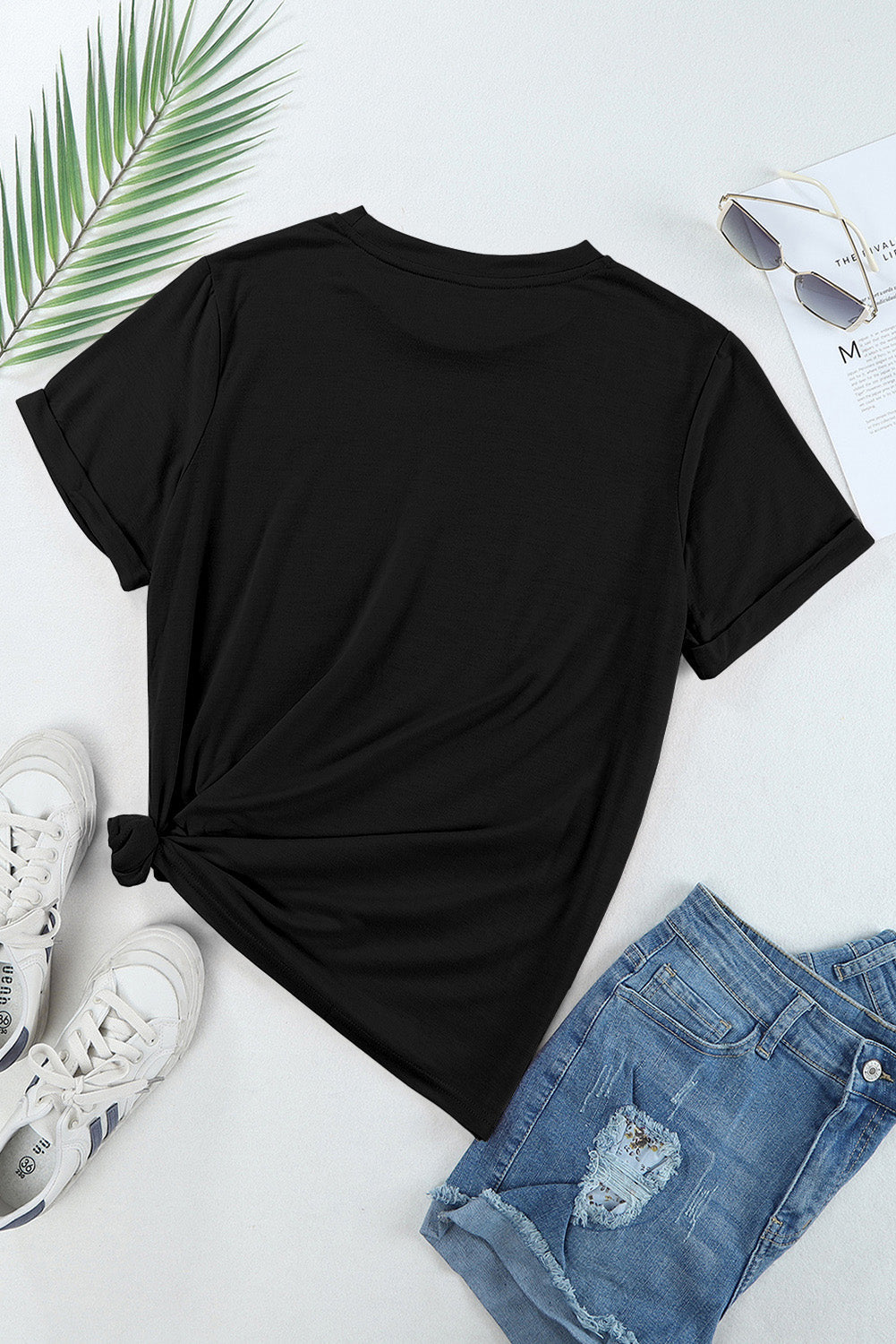 Camiseta de manga enrollada con lazo y lentejuelas negras en la bandera