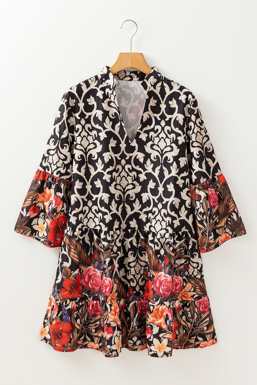 Vestido acampanado con estampado floral retro y cuello dividido