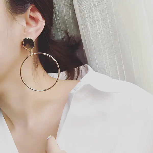Pendientes de Círculo Sencillos - Diseño Moderno y Versátil