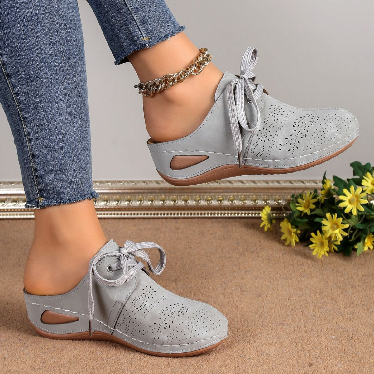 Sandalias de cuña con cordones y punta redonda