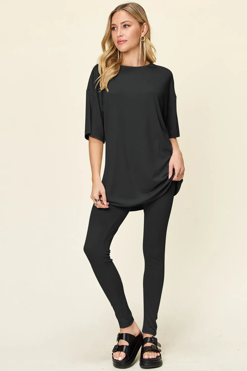 Conjunto de camiseta de manga caída con cuello redondo de tamaño completo y leggings Double Take