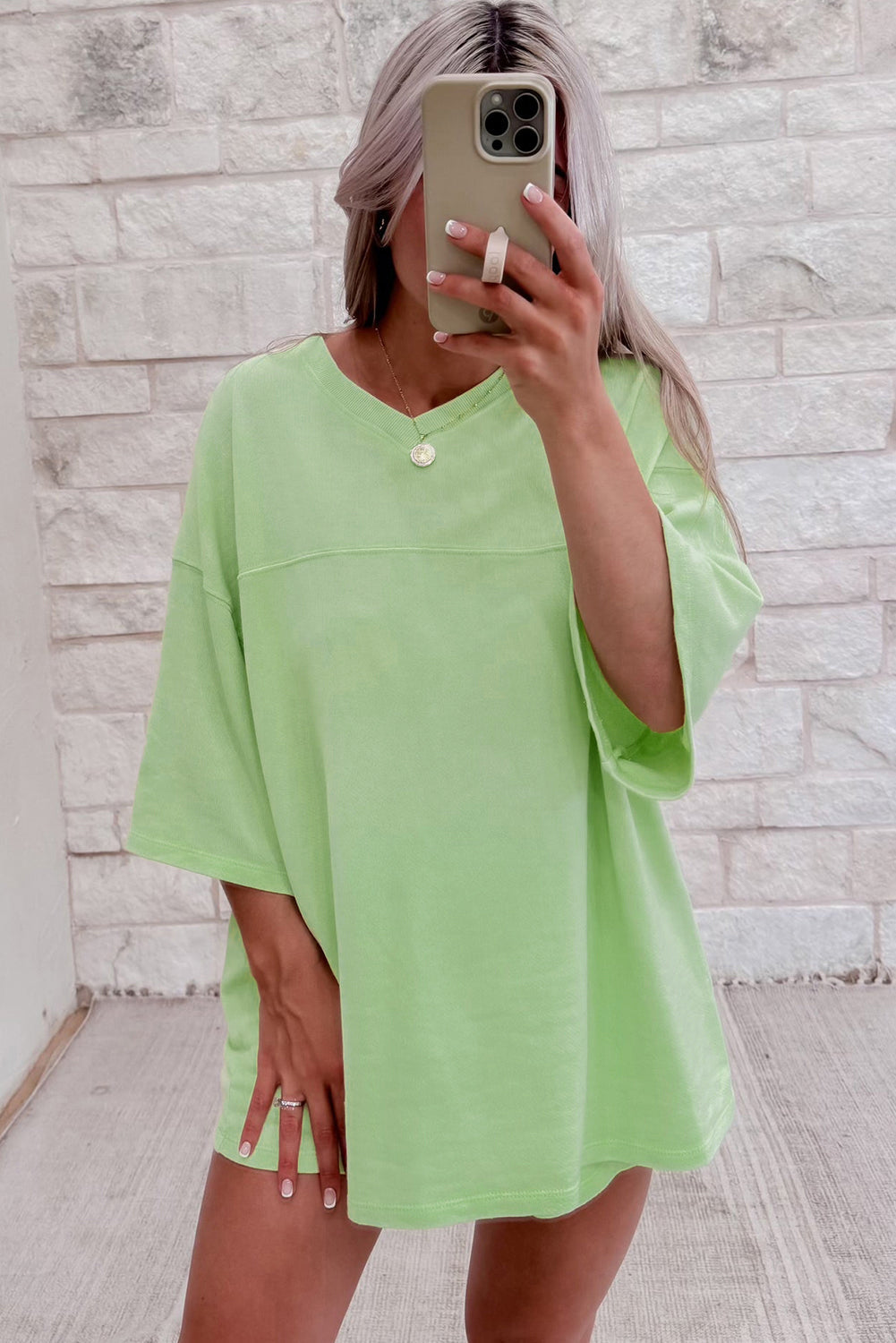 Conjunto de camiseta y shorts verde Meadow Mist de manga corta y cuello de pico suelto