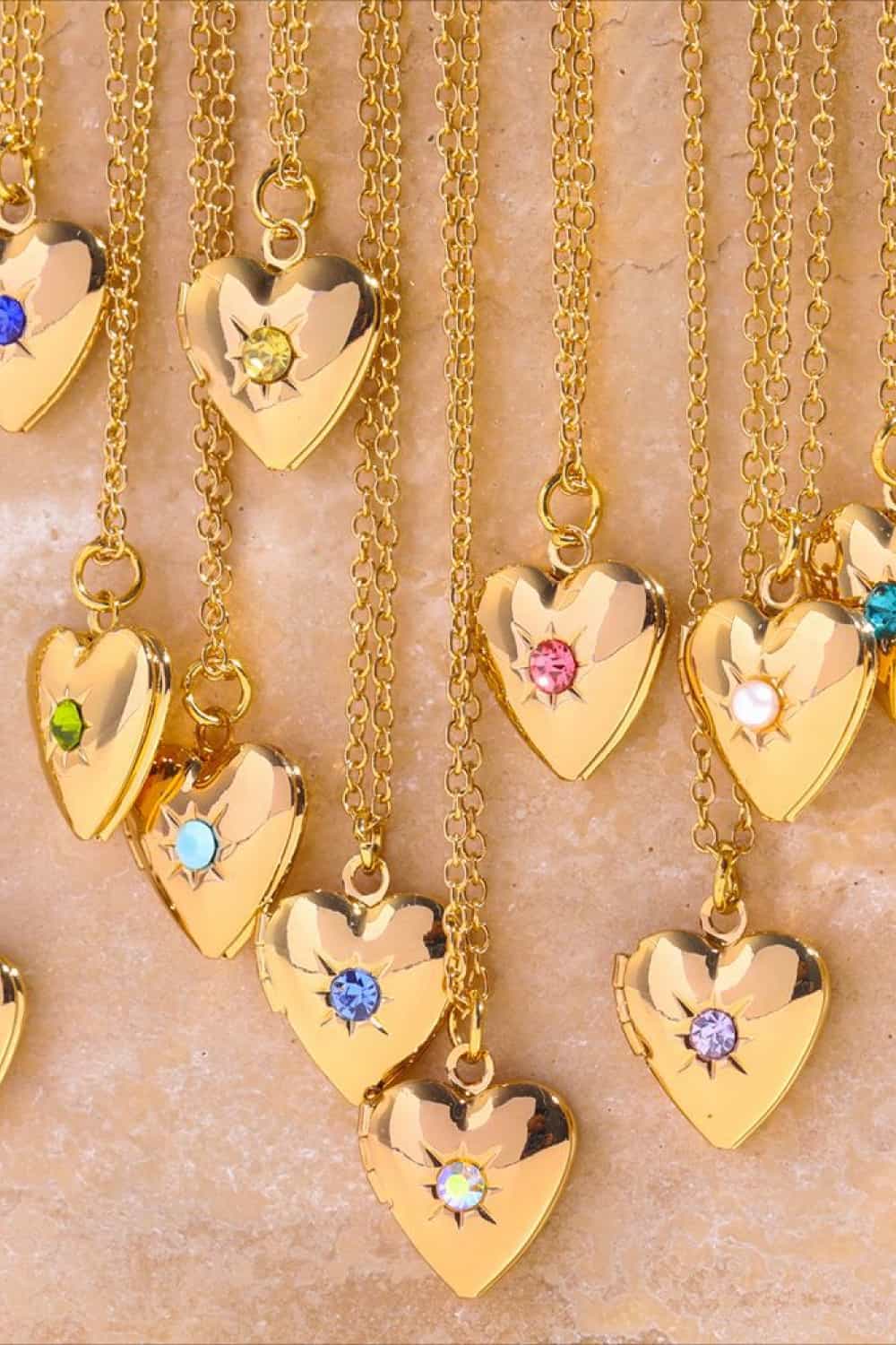 Collar con colgante de circonita en forma de corazón y chapado en oro de 14 quilates