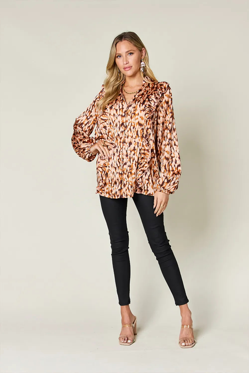 Camisa de manga abullonada con volantes estampada Double Take, talla completa