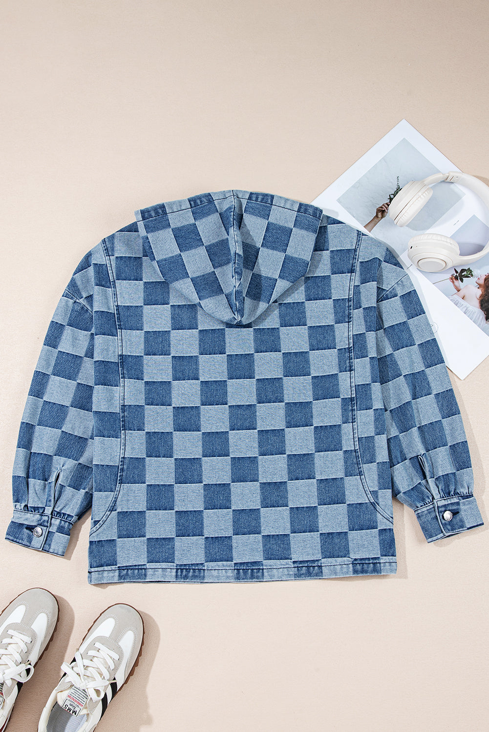 Sudadera con capucha de denim azul cielo con cuello con cremallera y bolsillo canguro, diseño de cuadros