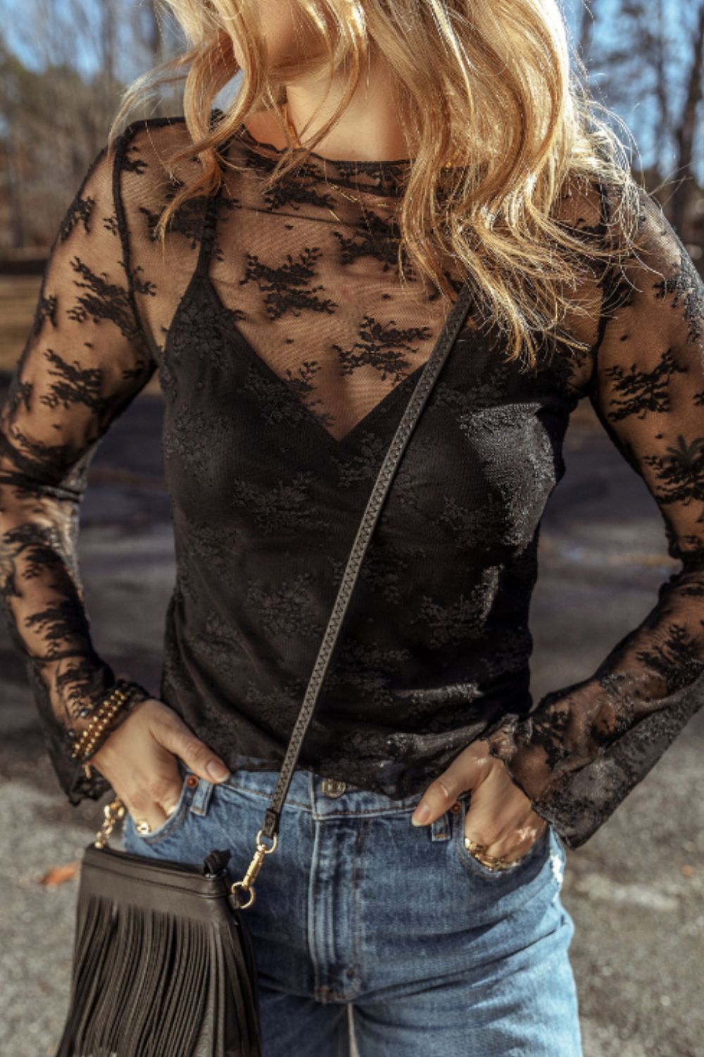 Conjunto de top camisero cruzado y cárdigan largo de encaje