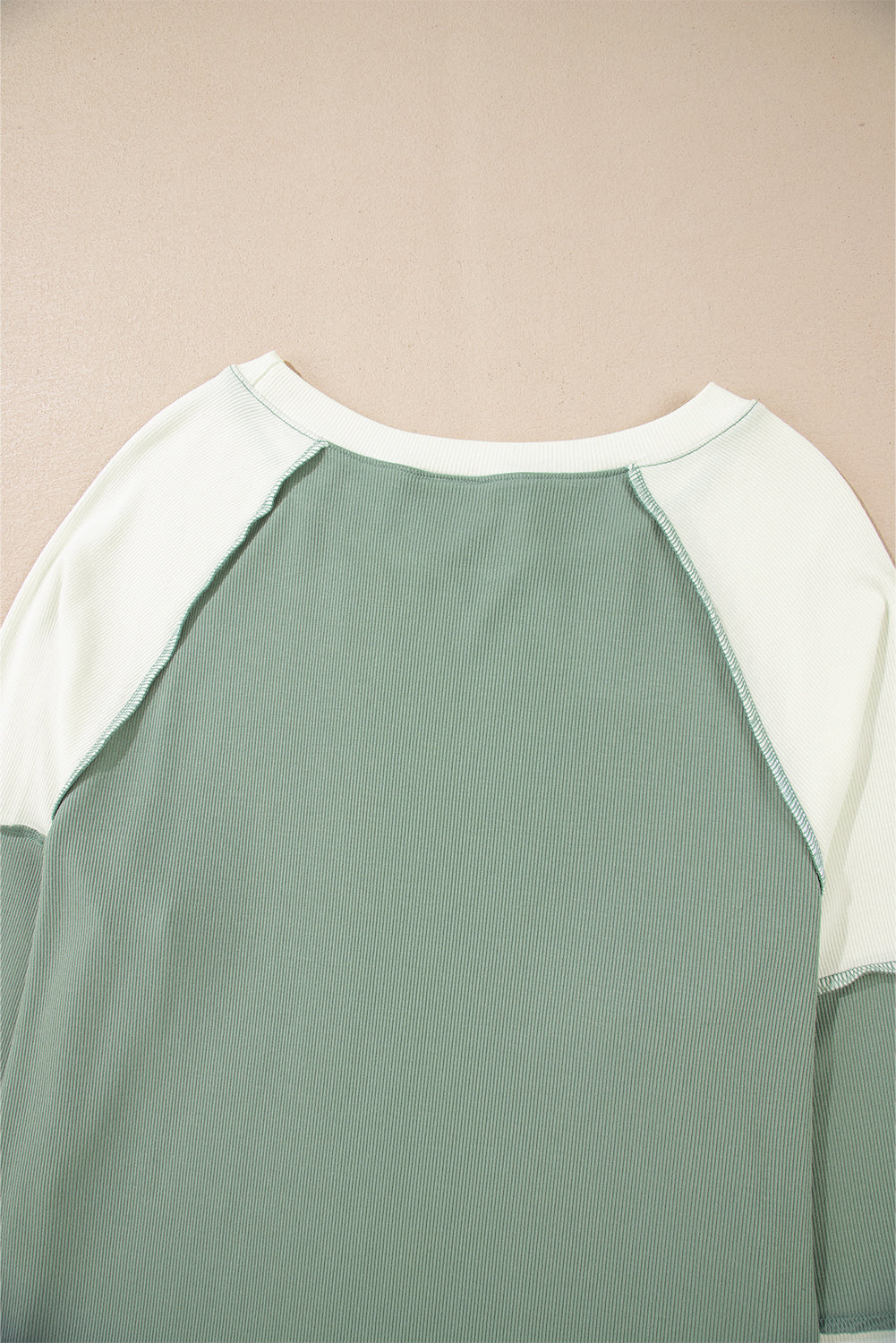 Top de manga larga raglán con paneles de colores acanalado en verde menta