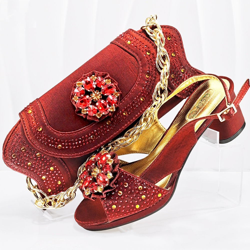 Fiesta de noche con zapatos de tacón de aguja con diamantes de imitación y bolso de mano. Consulta la tabla de tallas en "más detalles".