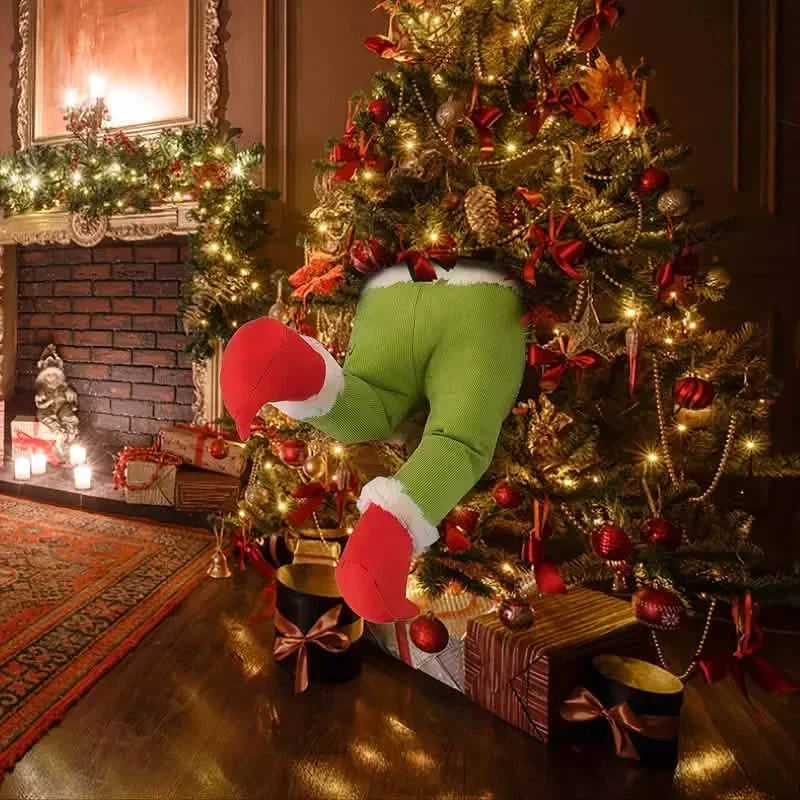 Christmas Thief Stole Burlap Pose