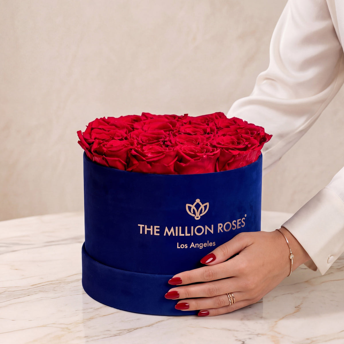 Caja Clásica de Terciopelo Azul Rey | Rosas Rojas