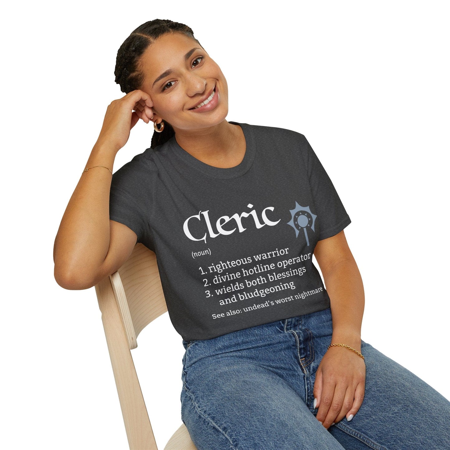 Camiseta D&D con la definición de la clase Clérigo