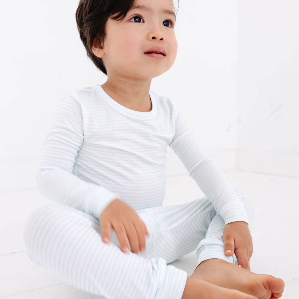 Pijama de bambú de dos piezas a rayas de nubes para niños pequeños