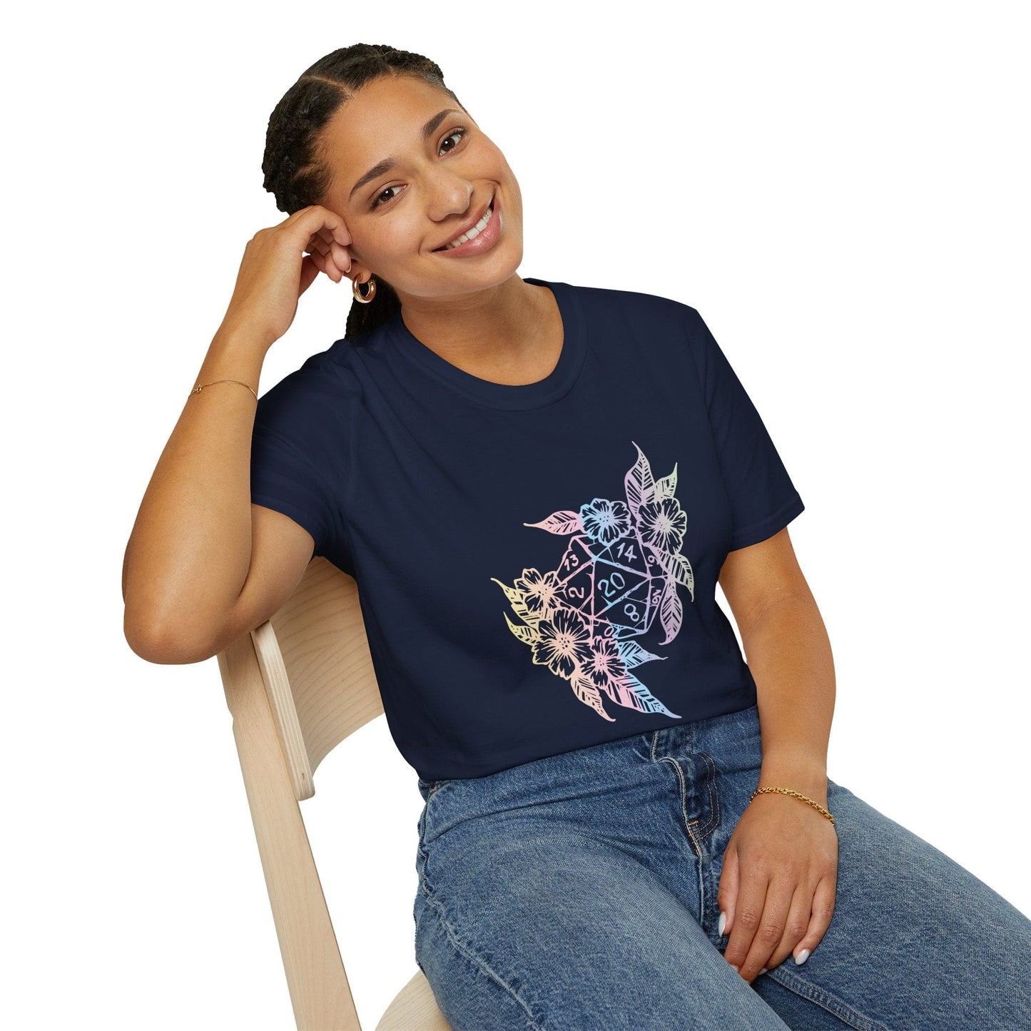 Camiseta con diseño de dados D20 de D&D y flores