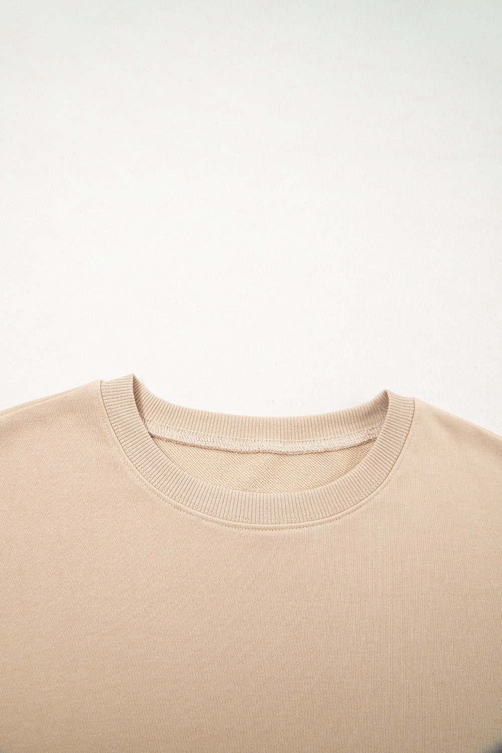 Sudadera de retazos de cuadros gris humo con costuras sin rematar en las mangas