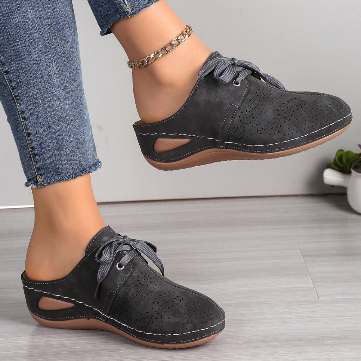 Sandalias de cuña con cordones y punta redonda