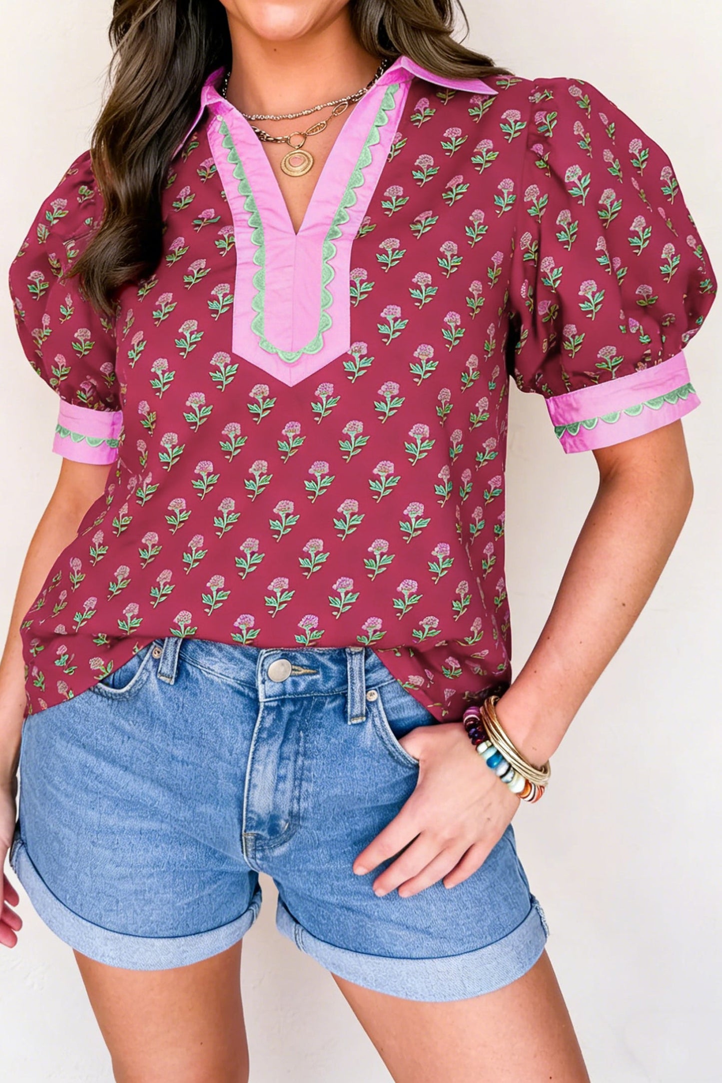 Blusa Roja con Cuello en Contraste Escote en V Ribete de Ricrac Manga Corta Abullonada Estampado Floral