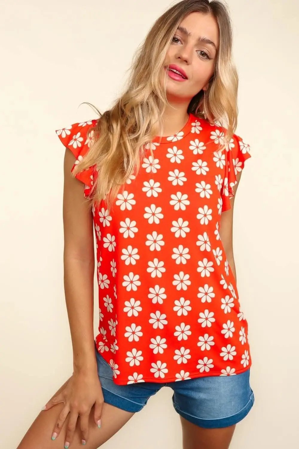 T-Shirts Trendsi Haptics floral knit top with ruffles