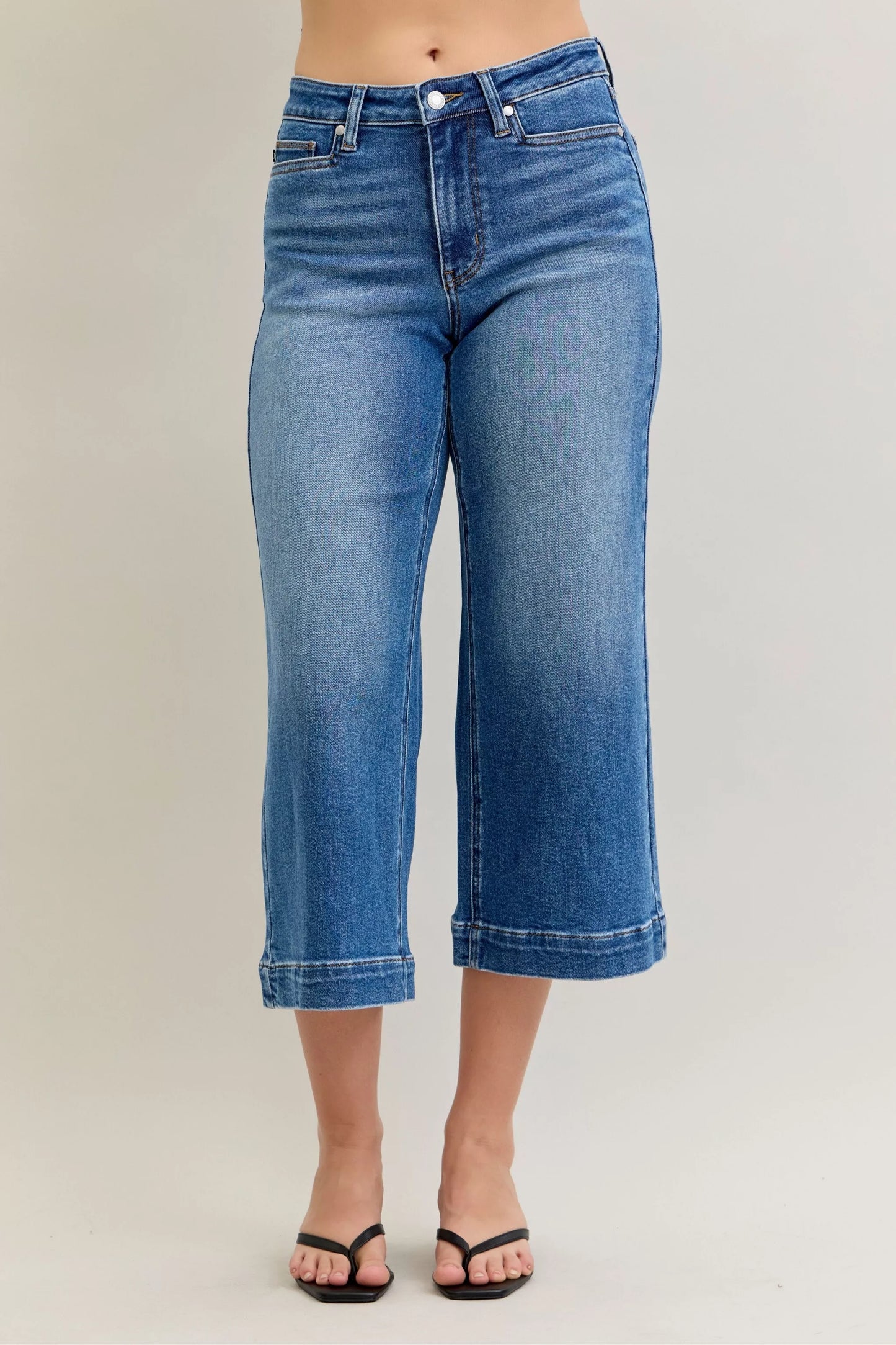 Jeans anchos cortos de tiro medio Judy Blue