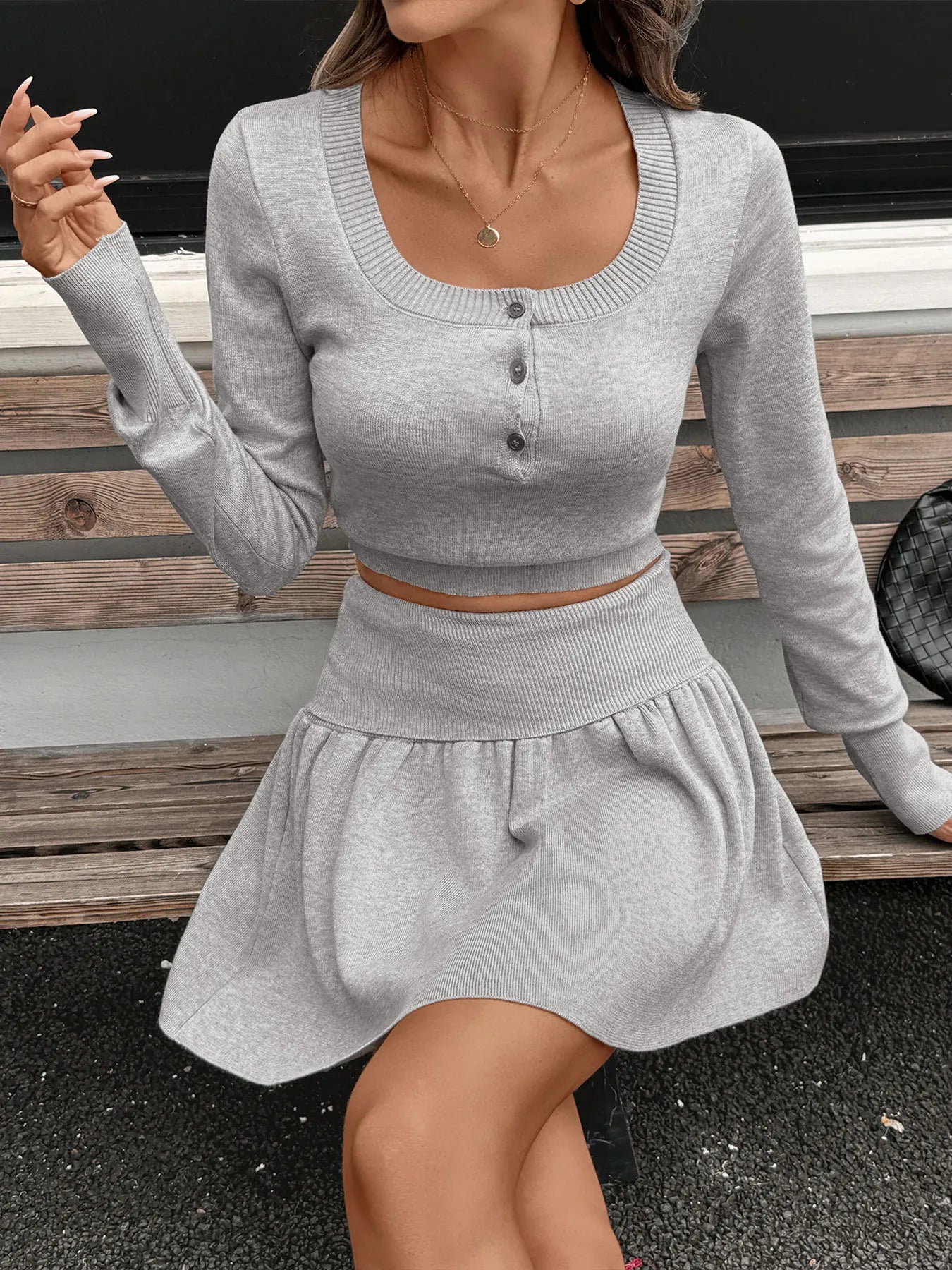 Conjunto de punto de top de manga larga y falda acanalados
