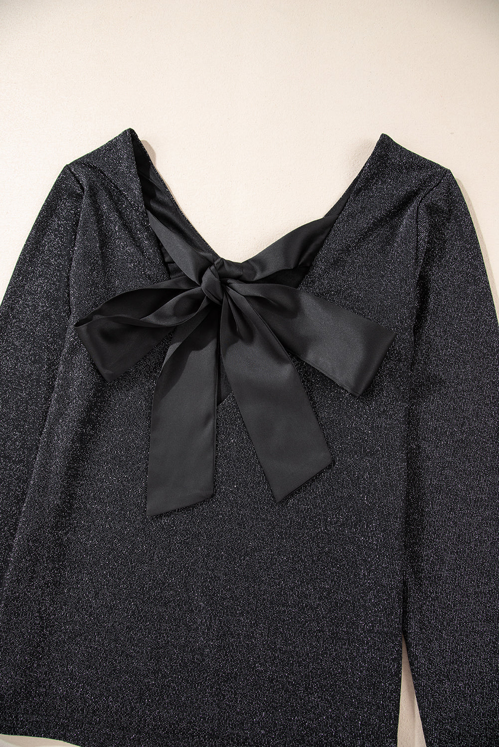 Blusa de manga larga con lazo y cuello en V