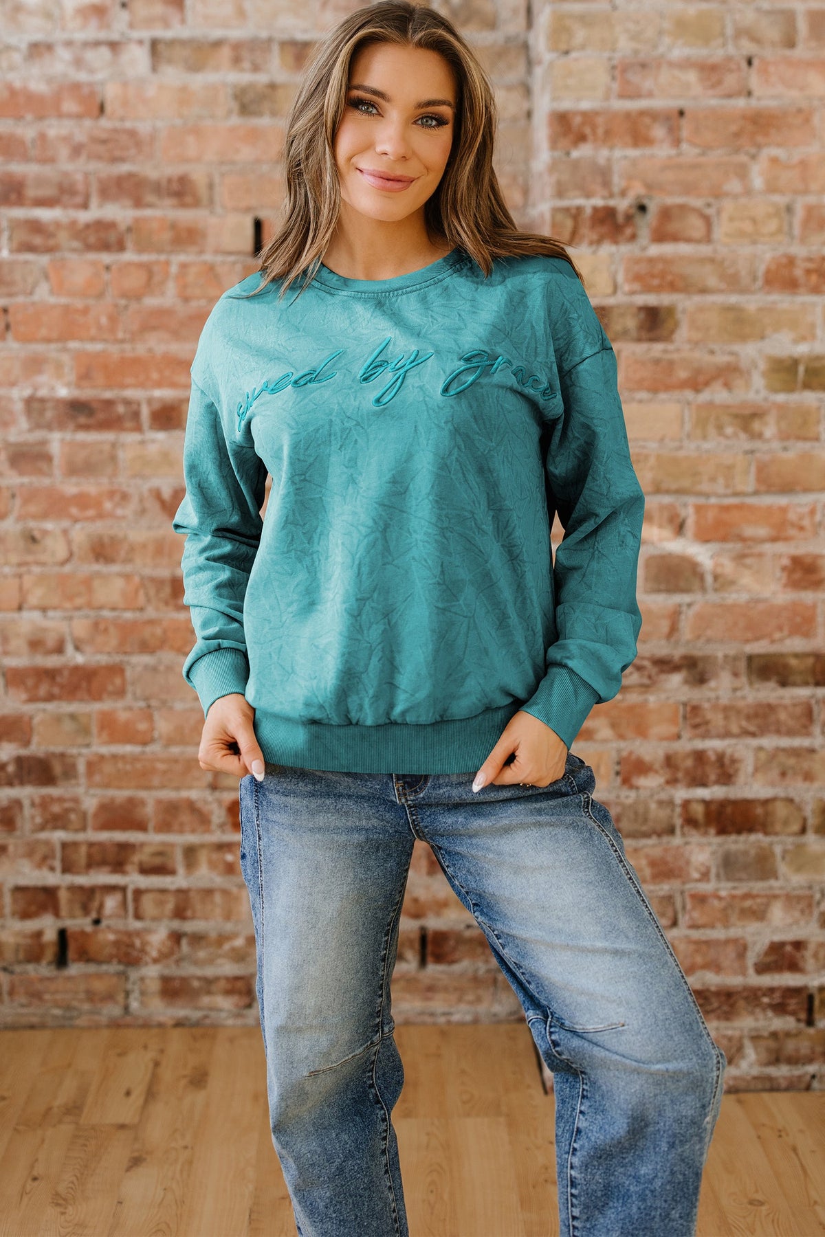 Sudadera holgada con bordado de letras "High-rise saved by grace" y lavado mineral