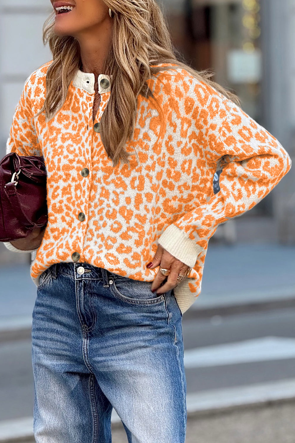 Cárdigan de punto de hombros caídos con estampado de leopardo naranja
