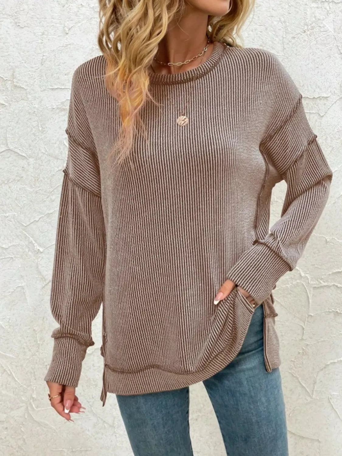 Sudadera de cuello redondo con aberturas laterales