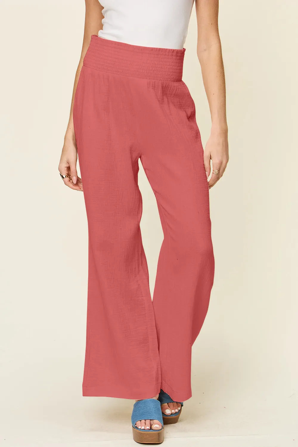 Pantalones anchos con cintura smock y textura de Double Take