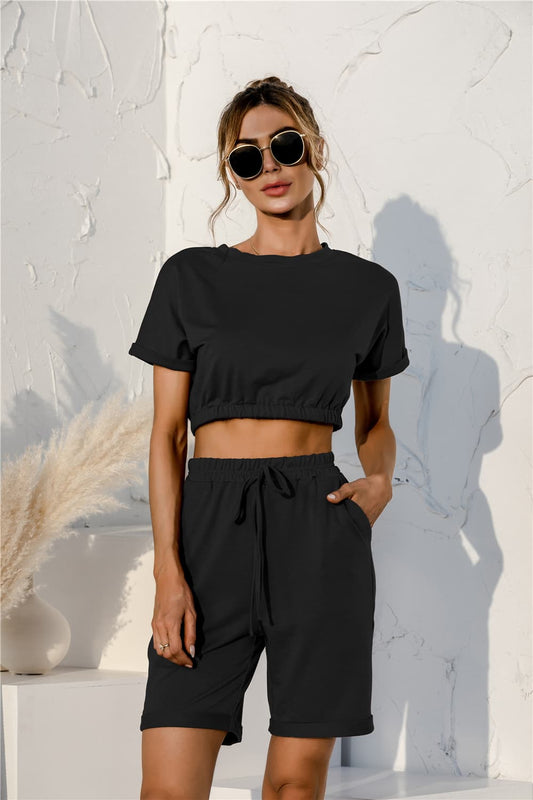 Conjunto de top corto de manga corta y shorts con cordón para estar en casa