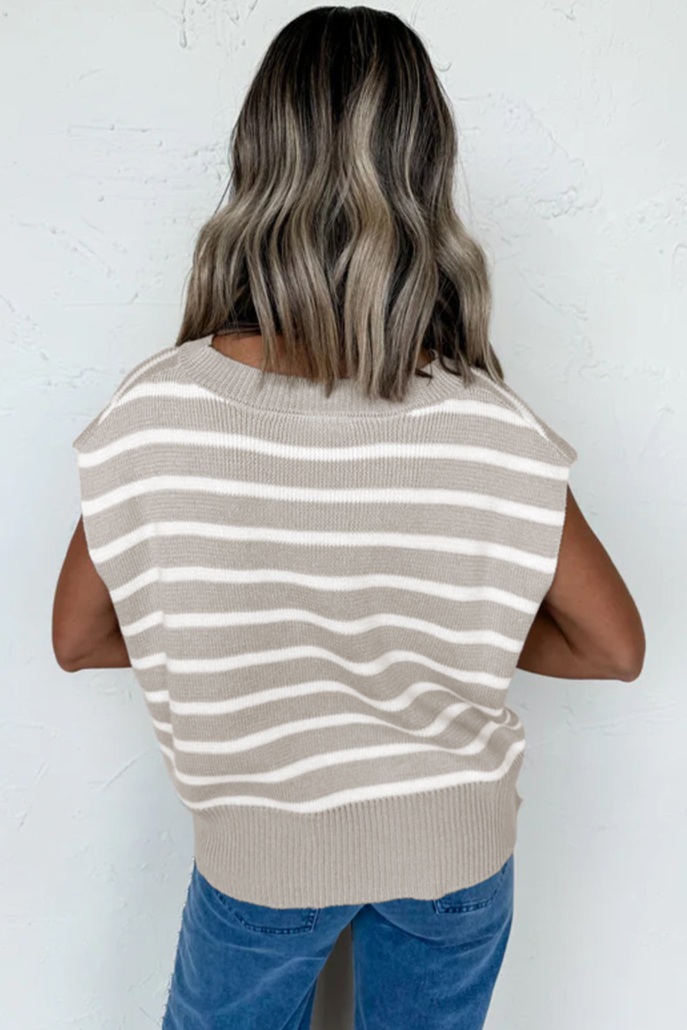 Camiseta de punto de manga corta con cuello redondo y aberturas laterales en pergamino