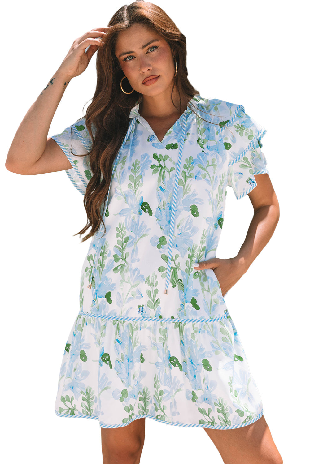 Minivestido de manga corta con capas y ribete en contraste floral azul cielo
