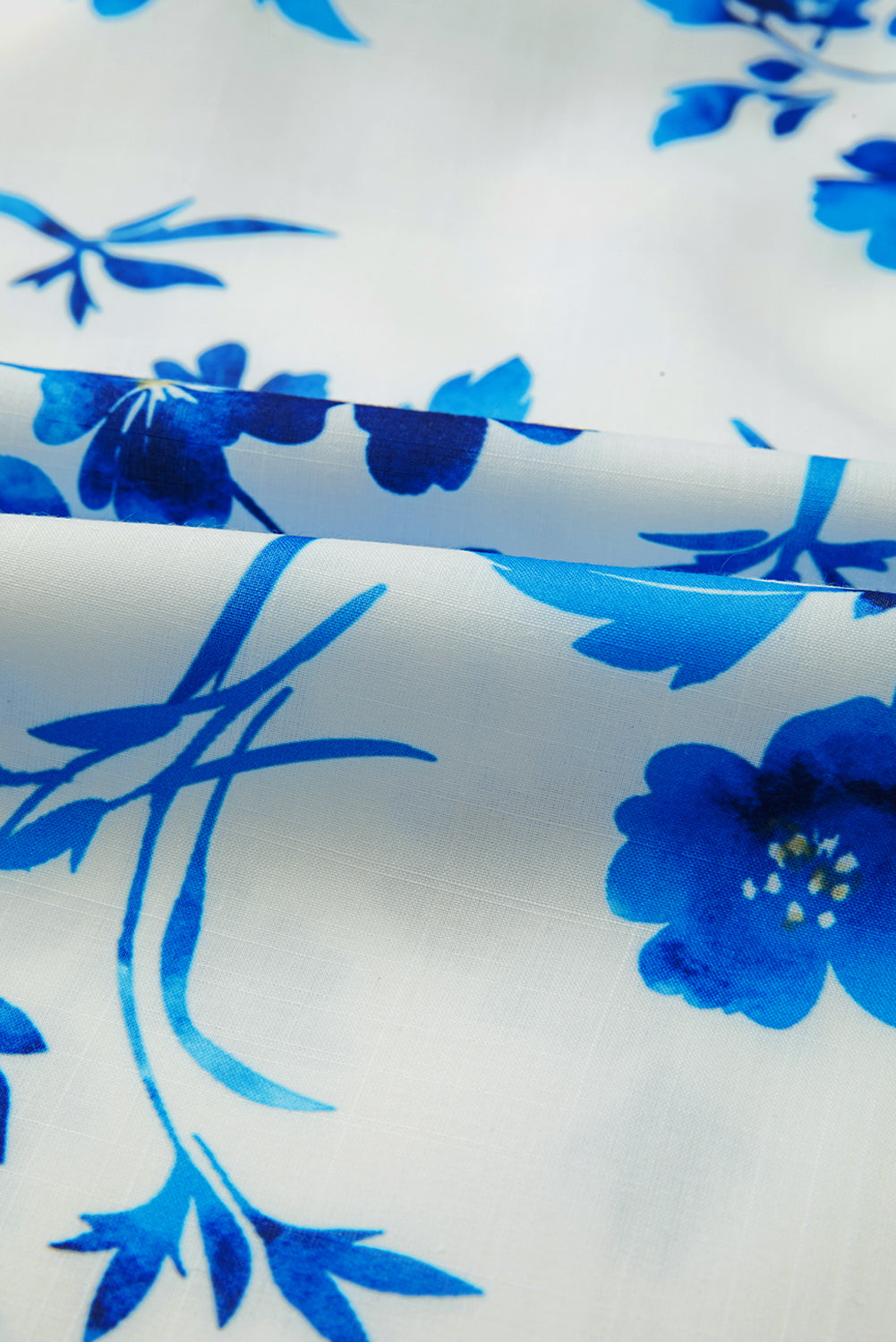 Blusa Azul Floral de Manga Larga con Cuello V y Cordones