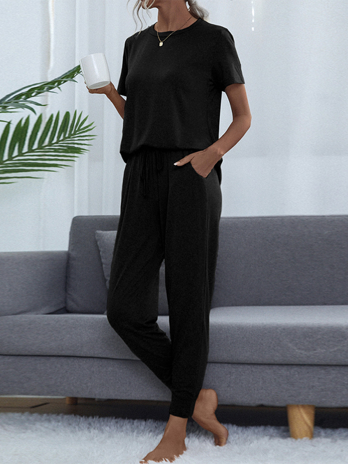 Conjunto de top y pantalón de manga corta con cuello redondo brillante