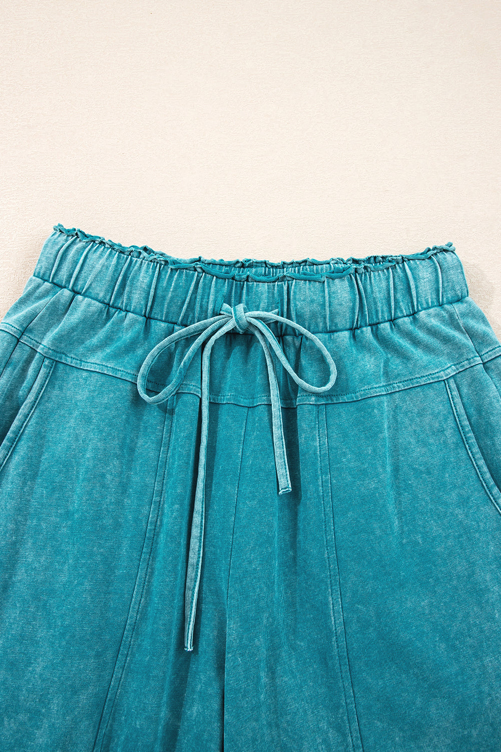 Pantalones de cintura alta con nudo y dobladillo sin rematar Wild Ginger Mineral Wash