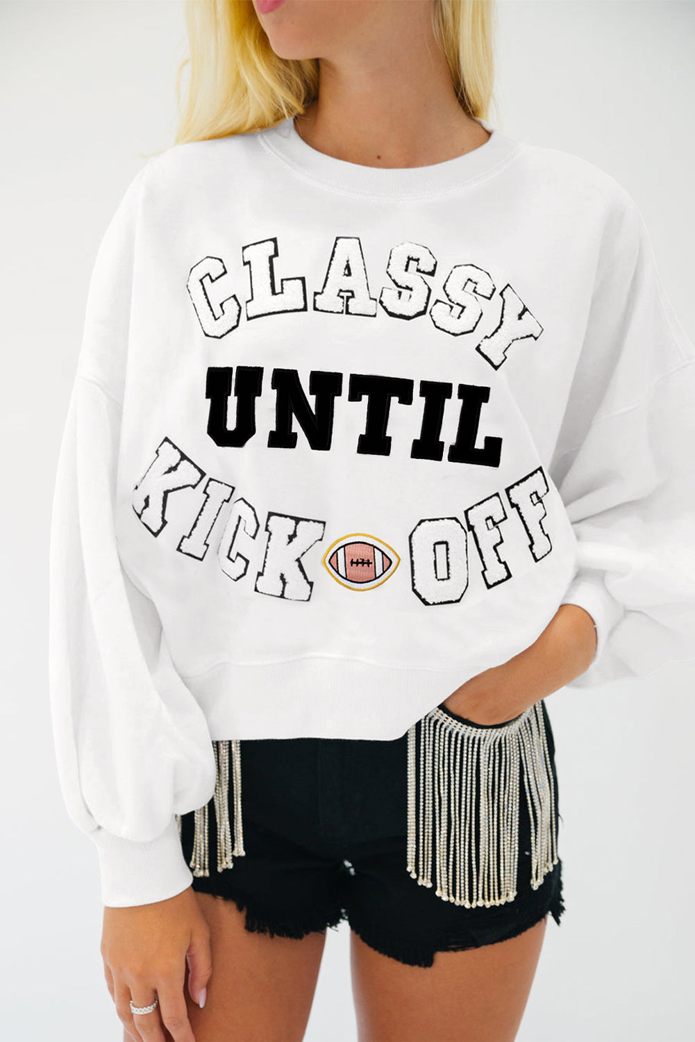 Sudadera suelta con letras de peluche "CLASSY UNTIL KICKOFF" negra