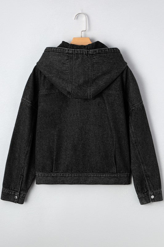 Chaqueta con capucha, hombros caídos y bolsillo en el pecho de tela vaquera. Consulta la tabla de tallas en "más detalles".