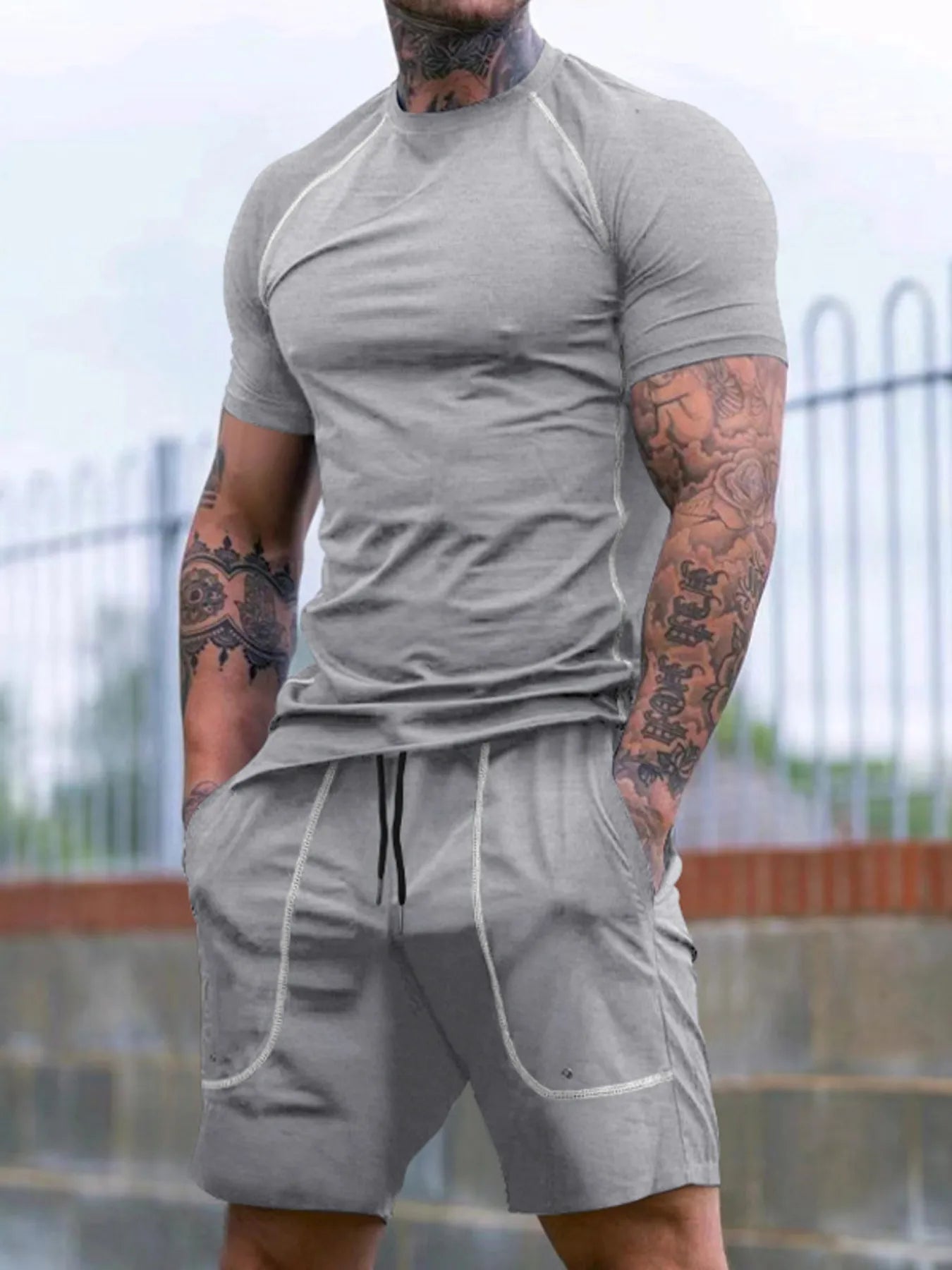 Conjunto Cómodo de 2 Piezas para Hombre: Camiseta con Bolsillo y Pantalones Cortos