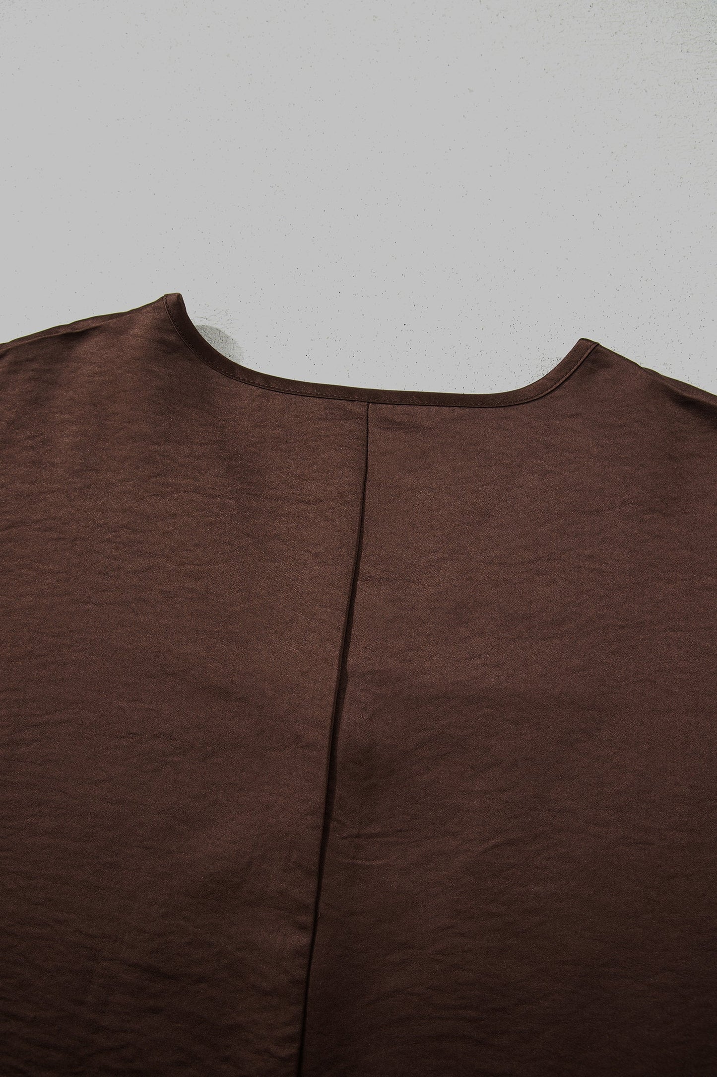 Conjunto de 2 piezas: top suelto de manga larga con cuello de pico trenzado marrón oscuro y pantalones de talle alto con cordón