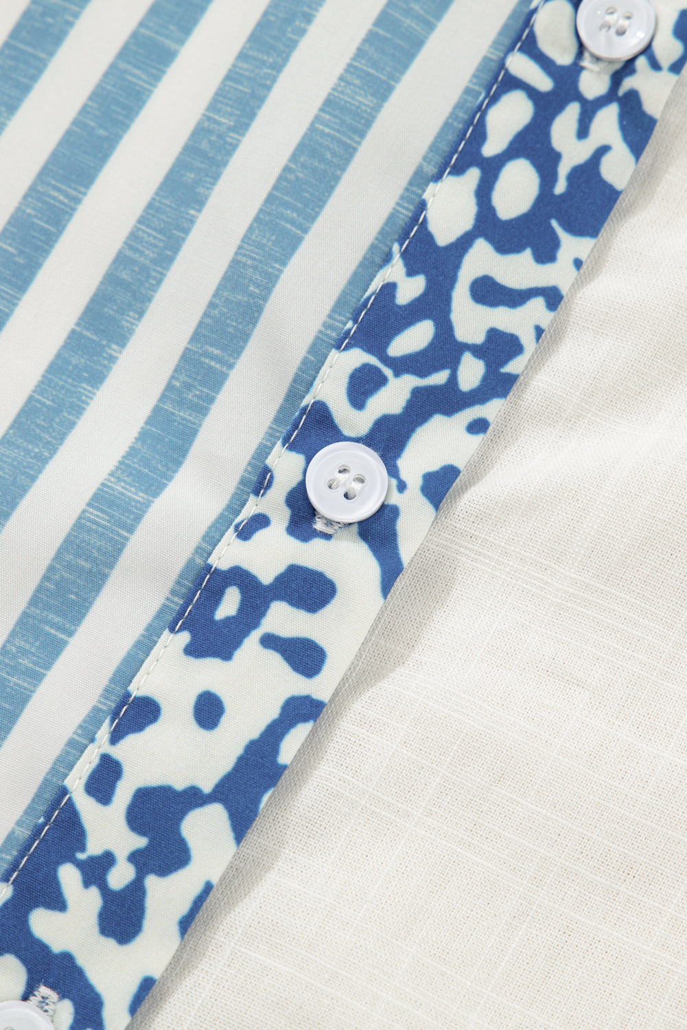 Camiseta informal de talla grande con estampado de leopardo a rayas azul cielo y retazos