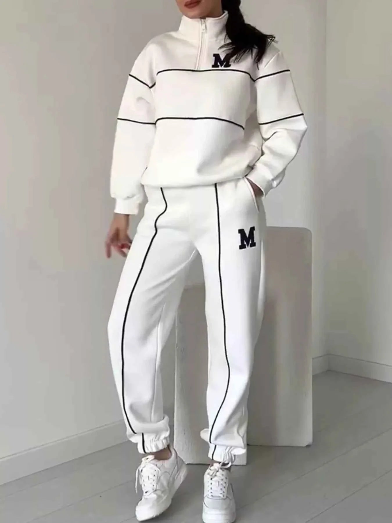 Conjunto de pantalón y top de rayas con cremallera hasta el pecho de talla grande